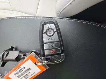 2025 Ford Mustang Mach-E Premium – miniatura 8