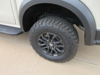 2025 Ford Ranger Raptor Crew Cab Medium Bed - miniatura 2