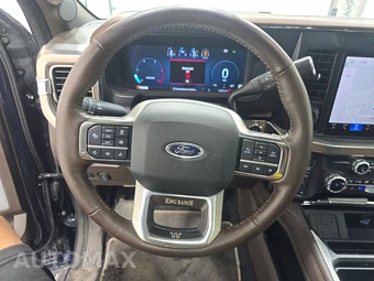 2025 Ford Super Duty F-250 King Ranch Crew Cab Medium Bed - miniatura 10