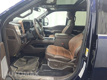 2025 Ford Super Duty F-250 King Ranch Crew Cab Medium Bed - miniatura 7