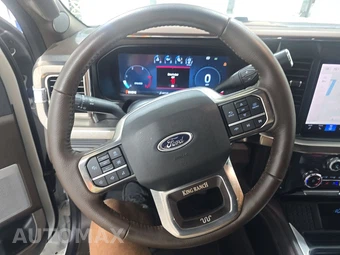 2025 Ford Super Duty F-250 King Ranch Crew Cab Medium Bed - miniatura 10