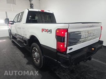2025 Ford Super Duty F-250 King Ranch Crew Cab Medium Bed - miniatura 6