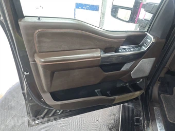 2025 Ford Super Duty F-250 King Ranch Crew Cab Medium Bed - miniatura 9
