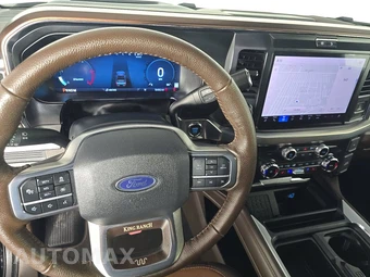 2025 Ford Super Duty F-250 King Ranch Crew Cab Medium Bed - miniatura 11