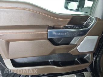 2025 Ford Super Duty F-250 King Ranch Crew Cab Medium Bed - miniatura 9