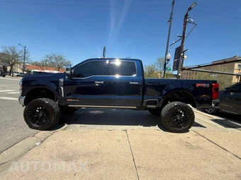 2025 Ford Super Duty F-250 King Ranch Crew Cab Medium Bed - miniatura 12