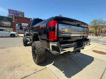 2025 Ford Super Duty F-250 King Ranch Crew Cab Medium Bed - miniatura 15
