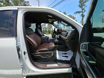 2025 Ford Super Duty F-250 King Ranch Crew Cab Medium Bed - miniatura 15