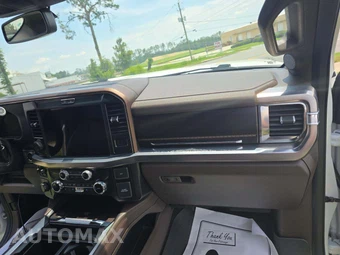 2025 Ford Super Duty F-250 King Ranch Crew Cab Medium Bed - miniatura 16