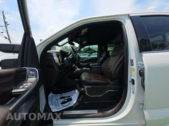 2025 Ford Super Duty F-250 King Ranch Crew Cab Medium Bed - miniatura 3