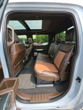 2025 Ford Super Duty F-250 King Ranch Crew Cab Medium Bed - miniatura 10