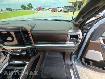 2025 Ford Super Duty F-250 King Ranch Crew Cab Medium Bed - miniatura 16