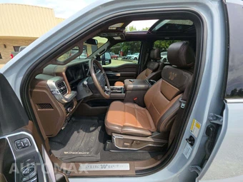 2025 Ford Super Duty F-250 King Ranch Crew Cab Medium Bed - miniatura 3