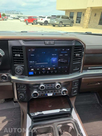 2025 Ford Super Duty F-250 King Ranch Crew Cab Medium Bed - miniatura 7