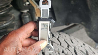2025 Ford Super Duty F-250 LARIAT Crew Cab Medium Bed - miniatura 23