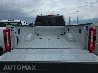 2025 Ford Super Duty F-250 Lariat Crew Cab Medium Bed - miniatura 16