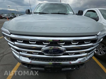 2025 Ford Super Duty F-250 Lariat Crew Cab Medium Bed - miniatura 2