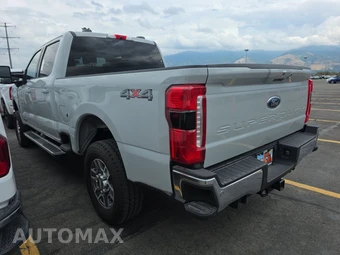 2025 Ford Super Duty F-250 Lariat Crew Cab Medium Bed - miniatura 6