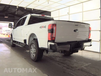 2025 Ford Super Duty F-250 Lariat Crew Cab Medium Bed - miniatura 6