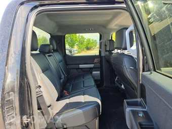 2025 Ford Super Duty F-250 Lariat Crew Cab Medium Bed - miniatura 16