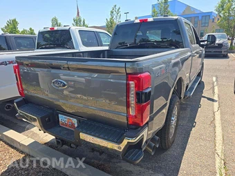 2025 Ford Super Duty F-250 Lariat Crew Cab Medium Bed - miniatura 3