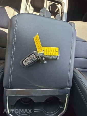 2025 Ford Super Duty F-250 Lariat Crew Cab Medium Bed - miniatura 8