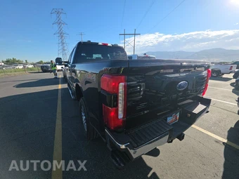 2025 Ford Super Duty F-250 Lariat Crew Cab Medium Bed - miniatura 6