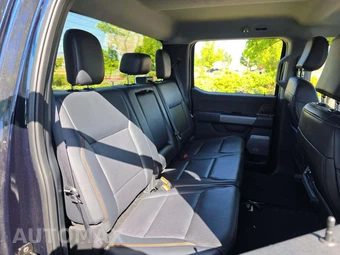 2025 Ford Super Duty F-250 Lariat Crew Cab Medium Bed - miniatura 16