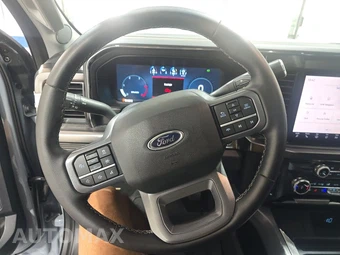2025 Ford Super Duty F-250 LARIAT Crew Cab Medium Bed - miniatura 10