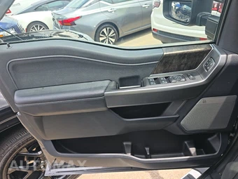 2025 Ford Super Duty F-250 Lariat Crew Cab Medium Bed - miniatura 9