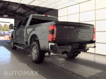 2025 Ford Super Duty F-250 Lariat Crew Cab Medium Bed - miniatura 6