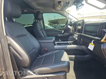 2025 Ford Super Duty F-250 Lariat Crew Cab Medium Bed - miniatura 8
