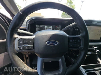 2025 Ford Super Duty F-250 Lariat Crew Cab Medium Bed - miniatura 10