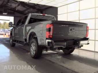 2025 Ford Super Duty F-250 Lariat Crew Cab Medium Bed - miniatura 6