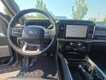 2025 Ford Super Duty F-250 Lariat Crew Cab Medium Bed - miniatura 10