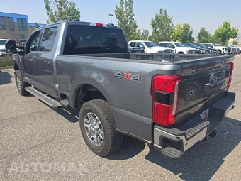 2025 Ford Super Duty F-250 Lariat Crew Cab Medium Bed - miniatura 2