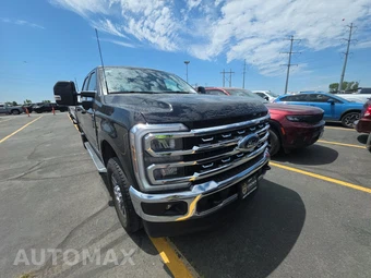 2025 Ford Super Duty F-250 Lariat Crew Cab Medium Bed - miniatura 3