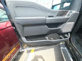 2025 Ford Super Duty F-250 Lariat Crew Cab Medium Bed - miniatura 9