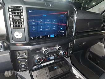 2025 Ford Super Duty F-250 Lariat Crew Cab Medium Bed - miniatura 11