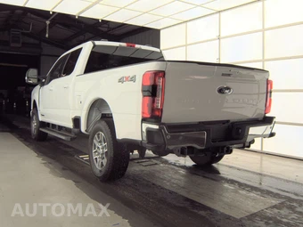 2025 Ford Super Duty F-250 Lariat Crew Cab Medium Bed - miniatura 6