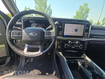 2025 Ford Super Duty F-250 Lariat Crew Cab Medium Bed - miniatura 10