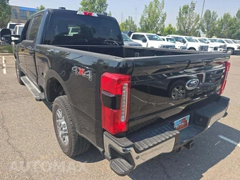 2025 Ford Super Duty F-250 Lariat Crew Cab Medium Bed - miniatura 2