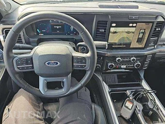 2025 Ford Super Duty F-250 Lariat Crew Cab Medium Bed - miniatura 10