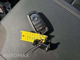 2025 Ford Super Duty F-250 Lariat Crew Cab Medium Bed - miniatura 8