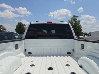 2025 Ford Super Duty F-250 Lariat Crew Cab Medium Bed - miniatura 16