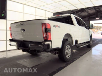 2025 Ford Super Duty F-250 Lariat Crew Cab Medium Bed - miniatura 4