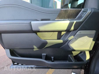 2025 Ford Super Duty F-250 Lariat Crew Cab Medium Bed - miniatura 9