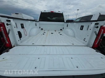 2025 Ford Super Duty F-250 Lariat Crew Cab Medium Bed - miniatura 16