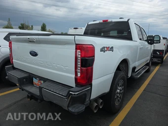 2025 Ford Super Duty F-250 Lariat Crew Cab Medium Bed - miniatura 4