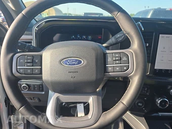 2025 Ford Super Duty F-250 Lariat Crew Cab Medium Bed - miniatura 10